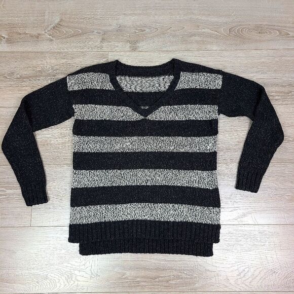 Black & White Stripe V-Neck Knit Sweater Medium - Large - Picture 10 of 16